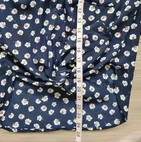 Vixbe navy floral print button up tie front blouse size small 3/4 Sleeves - Picture 8 of 11